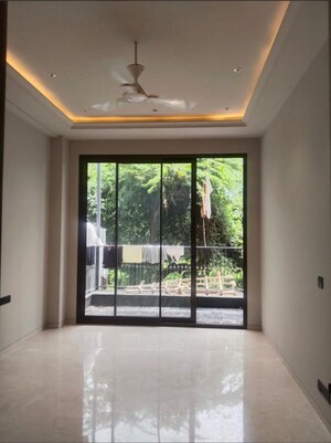 Room in 3 BHK Builder Floor at Kailash Hills – for Sale