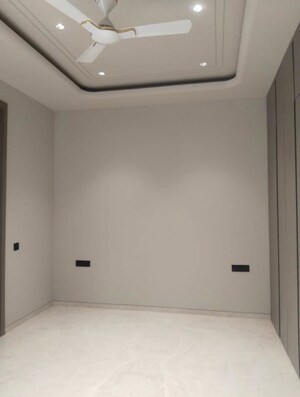 Room in 3 BHK Builder Floor at Kailash Hills – for Sale