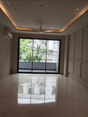 Room in 3 BHK Builder Floor at Kailash Hills – for Sale