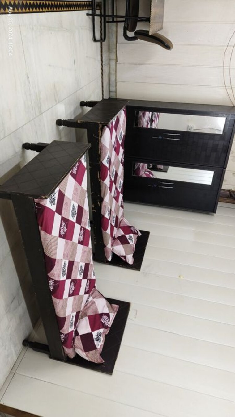 Bedroom, sector 30 Pg For Girls In Sector 30 10753741
