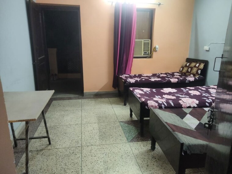 Room, sector 19 Pg For Girls In Sector 19 10753750