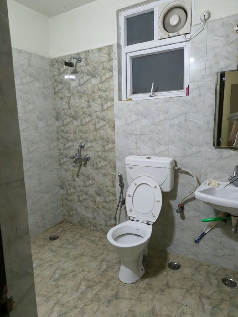 Bathroom, kalptaru-apartment 3 Bedroom 2150 Sq.Ft. Apartment In Gomti Nagar Lucknow 10753795