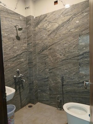 Bathroom in 3 BHK Apartment at Kalptaru Apartment, Gomti Nagar – for Rent