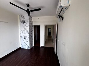 Room in 4 BHK Apartment at Paras Irene, Sector 70a – for Sale