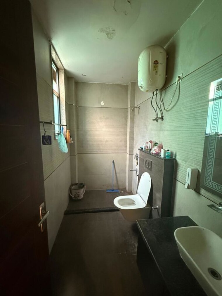 Bathroom, sector 14 2 Bedroom 1010 Sq.Ft. Builder Floor In Sector 14 Gurgaon 10753865