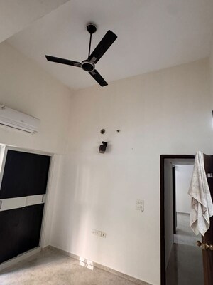 Furnished Amenities in 3 BHK Apartment at Lodha Amara, Kolshet Road – for Sale