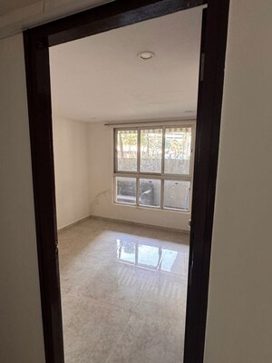 Room in 3 BHK Apartment at Lodha Amara, Kolshet Road – for Sale