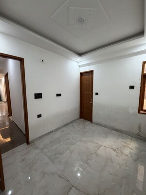 Room in 3 BHK Builder Floor at Sarfabad Village – for Sale