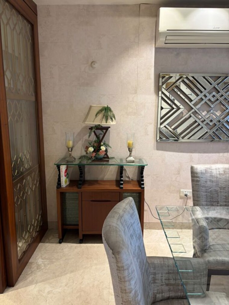 Living Room, defence colony 3 Bedroom 325 Sq.Yd. Builder Floor In Defence Colony Delhi 10753895