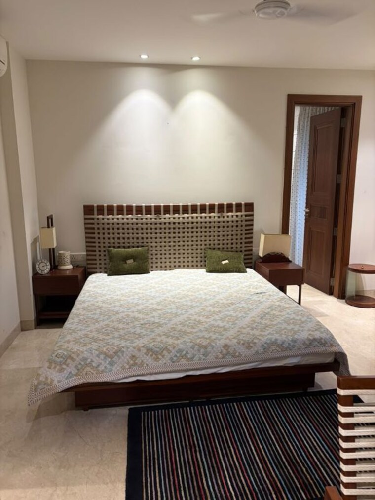 Bedroom, defence colony 3 Bedroom 325 Sq.Yd. Builder Floor In Defence Colony Delhi 10753895