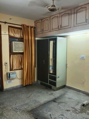 Room in 3 BHK Apartment at Sector 20 – for Rent