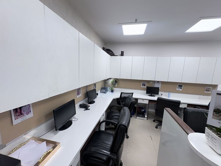 Team Area, netaji subhash place Commercial Office Space 2500 Sq.Ft. In Netaji Subhash Place Delhi 10753913