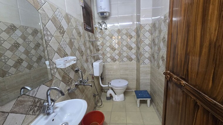 Bathroom, saket 1 RK 350 Sq.Ft. Builder Floor In Saket Delhi 10753914