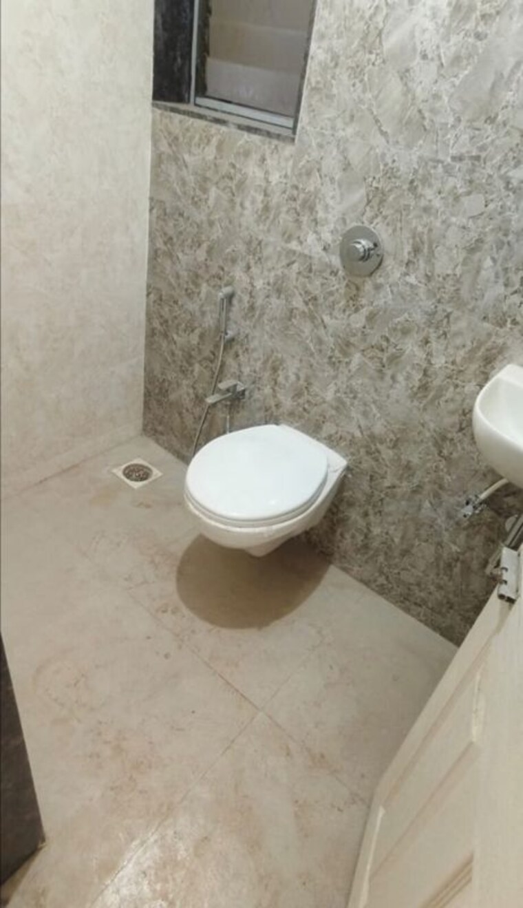 Bathroom, squarefeet-pradeep-chs 3 Bedroom 1055 Sq.Ft. Apartment In Panch Pakhadi Thane 10753923