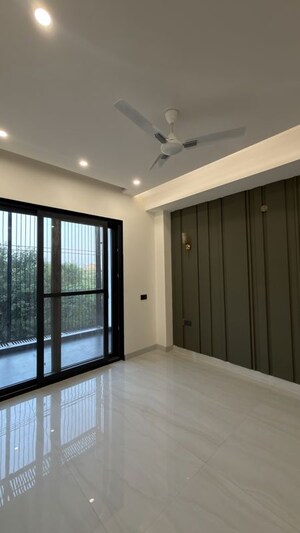 Room in 3 BHK Builder Floor at BPTP District 3, Sector 85 – for Rent
