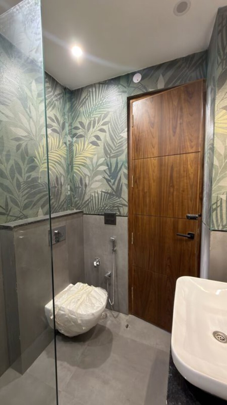 Bathroom, bptp-district-3 3 Bedroom 180 Sq.Yd. Builder Floor In Sector 85 Faridabad 10753925