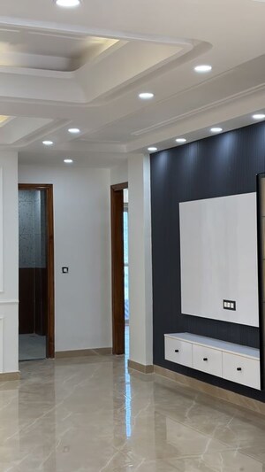 Room in 3 BHK Builder Floor at Parklands, Sector 85 – for Rent
