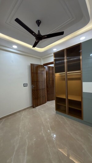 Room in 3 BHK Builder Floor at Parklands, Sector 85 – for Rent