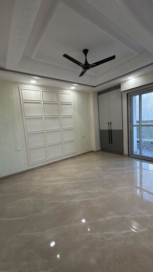 Room in 3 BHK Builder Floor at Parklands, Sector 85 – for Rent