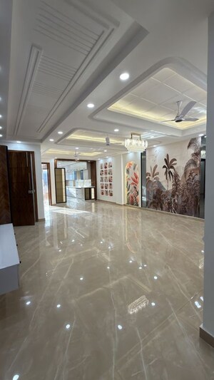 Living Room in 3 BHK Builder Floor at Parklands, Sector 85 – for Rent