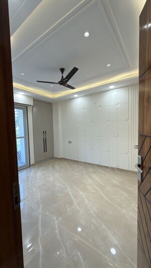Room in 3 BHK Builder Floor at Parklands, Sector 85 – for Rent