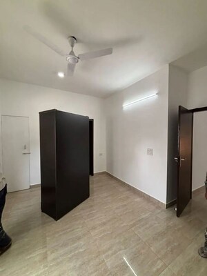 Room in 3 BHK Builder Floor at Nehru Enclave – for Rent