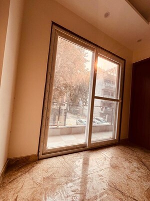 Room in Studio Builder Floor at Sector 46 – for Rent
