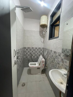 Bathroom in 1 RK Builder Floor at Sector 39 – for Rent
