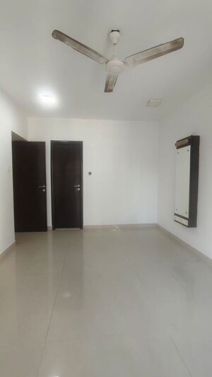 Room in 2 BHK Apartment at K Raheja Vihar, Powai – for Rent