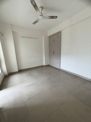 Room in 3 BHK Apartment at Panchsheel Greens II, Sector 16 Greater Noida – for Sale