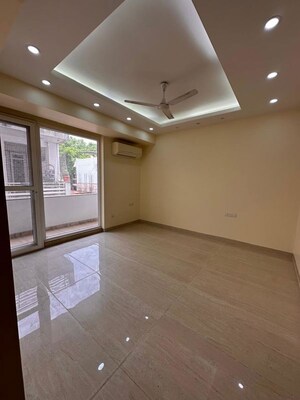 Room in 3 BHK Builder Floor at Sushant Lok I – for Rent