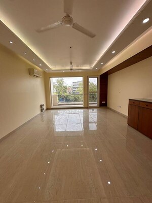 Room in 3 BHK Builder Floor at Sushant Lok I – for Rent