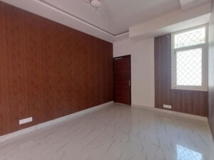 Room in 3 BHK Builder Floor at Sushant Lok I – for Rent