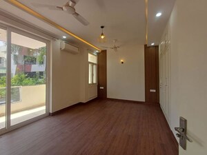 Room in 3 BHK Builder Floor at Sushant Lok I – for Rent