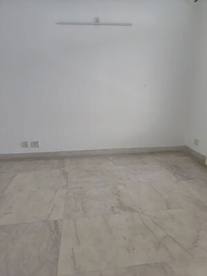 Room in 3 BHK Builder Floor at Sushant Lok I – for Rent