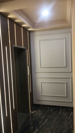 Building Lobby in 3 BHK Builder Floor at Ansal Sushant Apartments, Sushant Lok I – for Rent