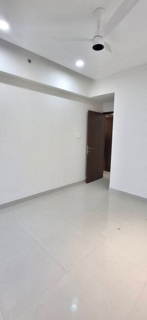 Room in 2 BHK Apartment at Dynamix Divum, Malad East – for Rent