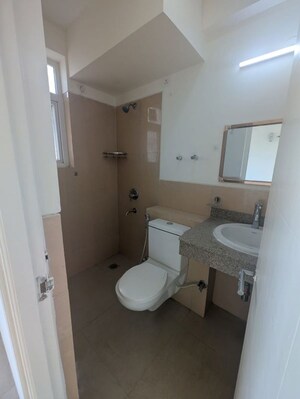 Bathroom in 3.5 BHK Apartment at Emaar Emerald Floors Premier, Sector 65 – for Rent