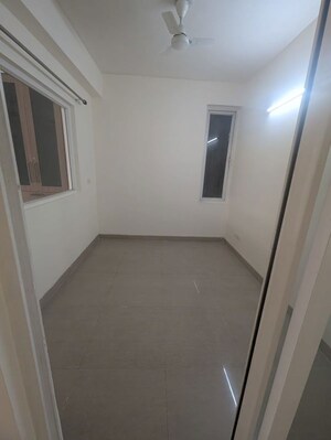 Room in 3.5 BHK Apartment at Emaar Emerald Floors Premier, Sector 65 – for Rent