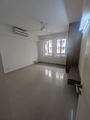 Room in 3.5 BHK Apartment at Emaar Emerald Floors Premier, Sector 65 – for Rent