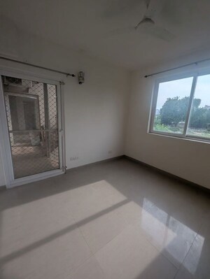 Room in 3.5 BHK Apartment at Emaar Emerald Floors Premier, Sector 65 – for Rent