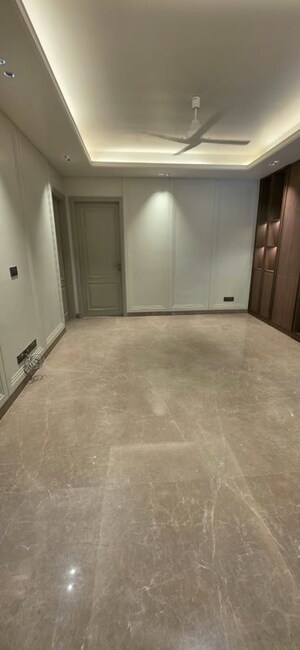 Room in 4 BHK Builder Floor at Nehru Enclave – for Rent