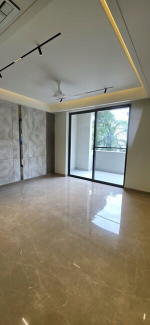 Room in 4 BHK Builder Floor at Nehru Enclave – for Rent