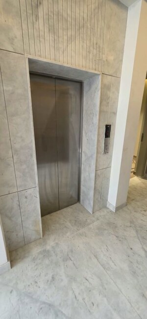 Lift in 4 BHK Builder Floor at Nehru Enclave – for Rent