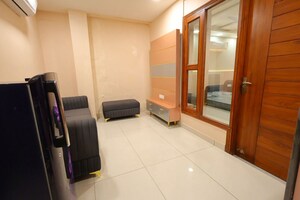 Room in 4 BHK Builder Floor at Sector 43 – for Rent