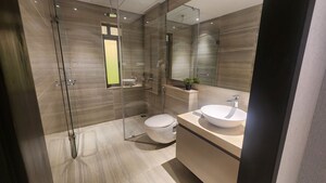 Bathroom in 4 BHK Apartment at Oberoi Elysian Tower A, Goregaon East – for Sale