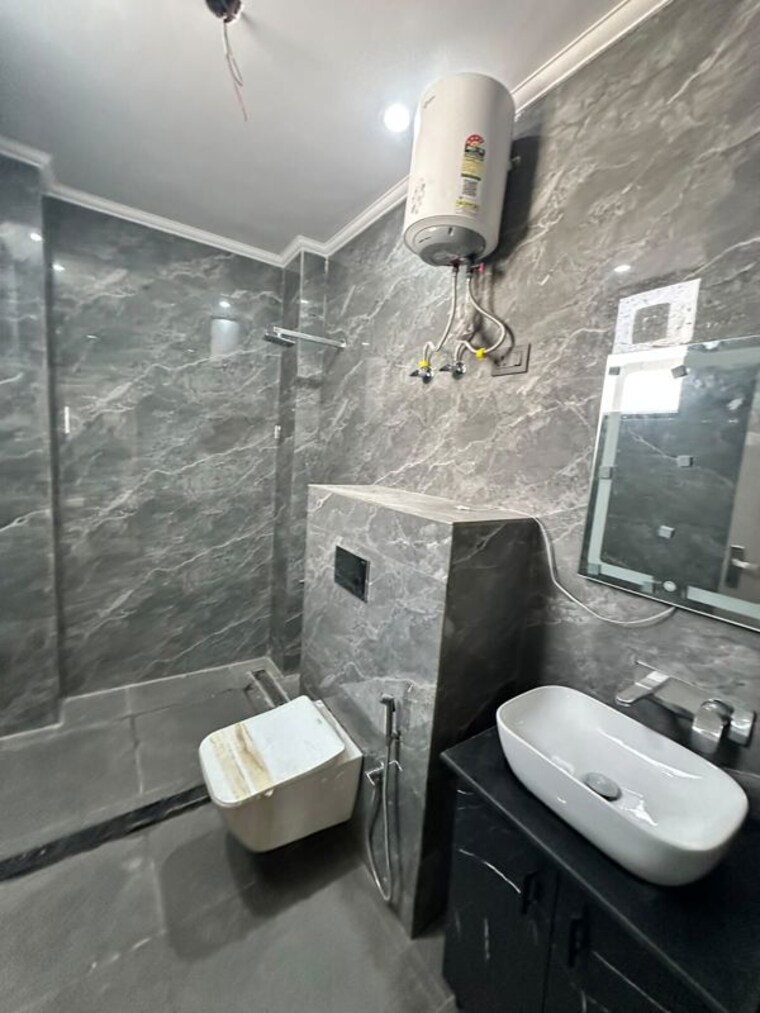 Bathroom, sector 51 3 Bedroom 1800 Sq.Ft. Builder Floor In Sector 51 Gurgaon 10754101
