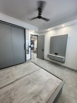 Room in 3 BHK Builder Floor at Sector 51 – for Rent