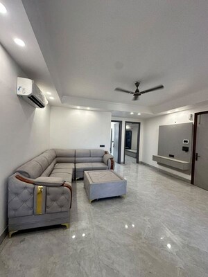 Room in 3 BHK Builder Floor at Sector 51 – for Rent