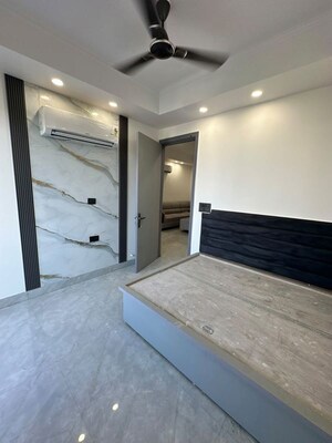 Room in 3 BHK Builder Floor at Sector 51 – for Rent